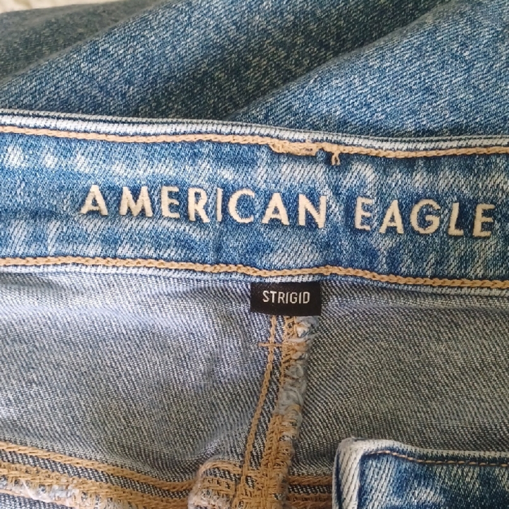 Distressed Blue Jeans - Picture 4 of 6